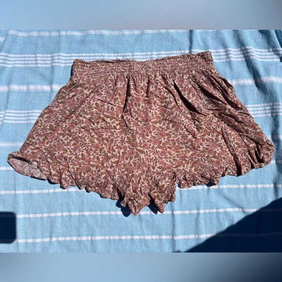 American Eagle booty shorts  *Free with purchase* - Picture 2 of 3